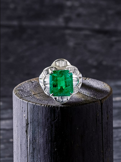 Nishio MADE IN JAPAN Certified 3.51 cts. Muzo Vivid Green Columbian Emerald Ring with Platinum 900 and White Diamonds Size US6  - R16