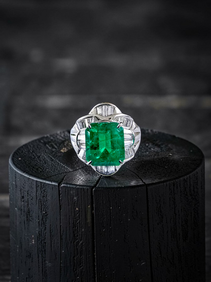 Nishio MADE IN JAPAN Certified 3.51 cts. Muzo Vivid Green Columbian Emerald Ring with Platinum 900 and White Diamonds Size US6  - R16