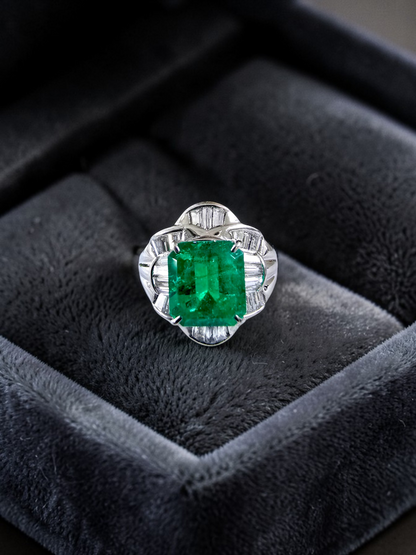 Nishio MADE IN JAPAN Certified 3.51 cts. Muzo Vivid Green Columbian Emerald Ring with Platinum 900 and White Diamonds Size US6  - R16
