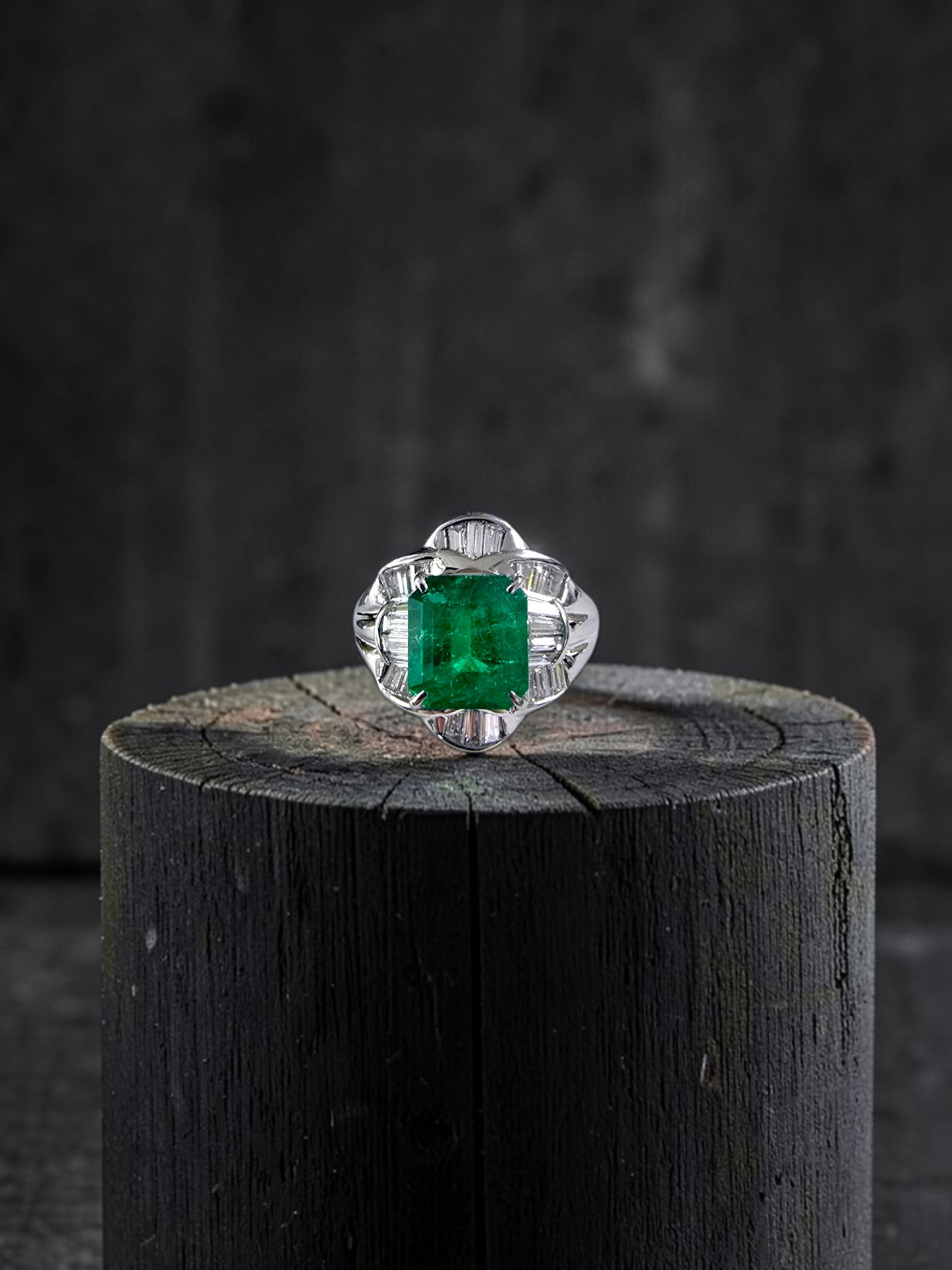 Nishio MADE IN JAPAN Certified 3.51 cts. Muzo Vivid Green Columbian Emerald Ring with Platinum 900 and White Diamonds Size US6  - R16