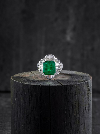 Nishio MADE IN JAPAN Certified 3.51 cts. Muzo Vivid Green Columbian Emerald Ring with Platinum 900 and White Diamonds Size US6  - R16