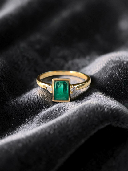 Toyokawa Certified 0.73cts. Green Columbian Emerald Ring with 18K Yellow Gold and White Diamonds Size US 6.5  - R17