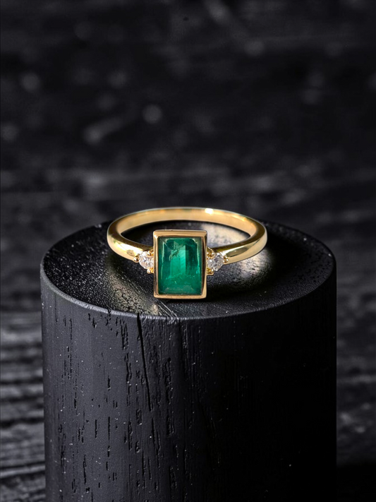 Toyokawa Certified 0.73cts. Green Columbian Emerald Ring with 18K Yellow Gold and White Diamonds Size US 6.5  - R17