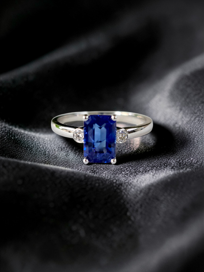 Tsushima Certified 2.02 cts. Natural Cornflower Blue Sapphire Ring with 18K White Gold and White Diamonds Size US 7.5  - R18