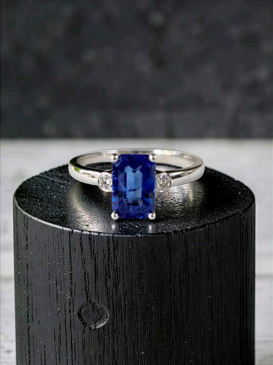 Tsushima Certified 2.02 cts. Natural Cornflower Blue Sapphire Ring with 18K White Gold and White Diamonds Size US 7.5  - R18