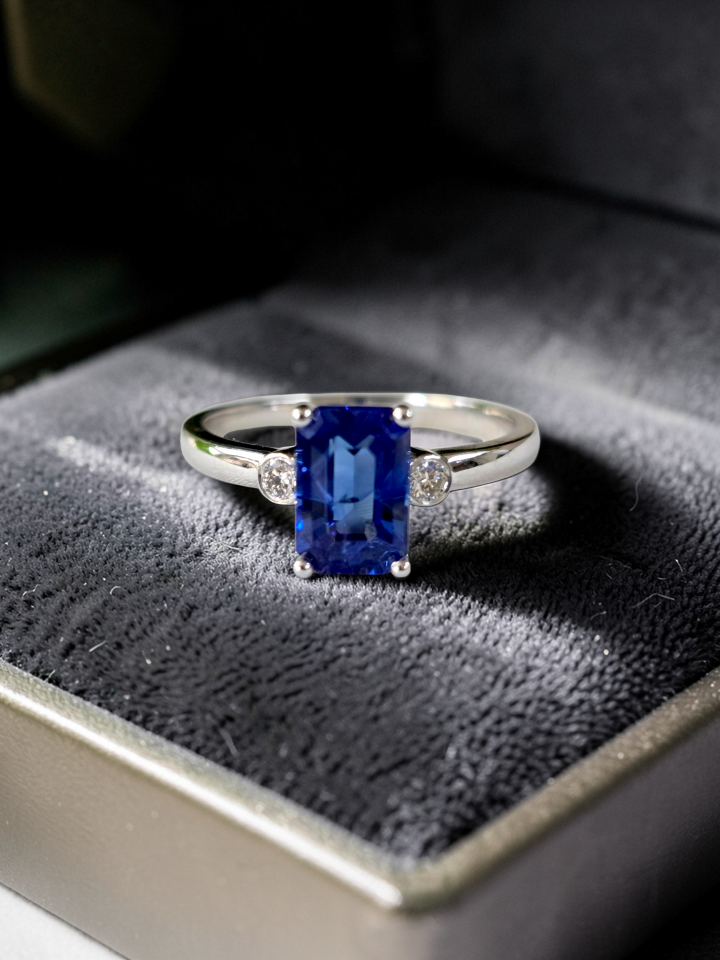 Tsushima Certified 2.02 cts. Natural Cornflower Blue Sapphire Ring with 18K White Gold and White Diamonds Size US 7.5  - R18