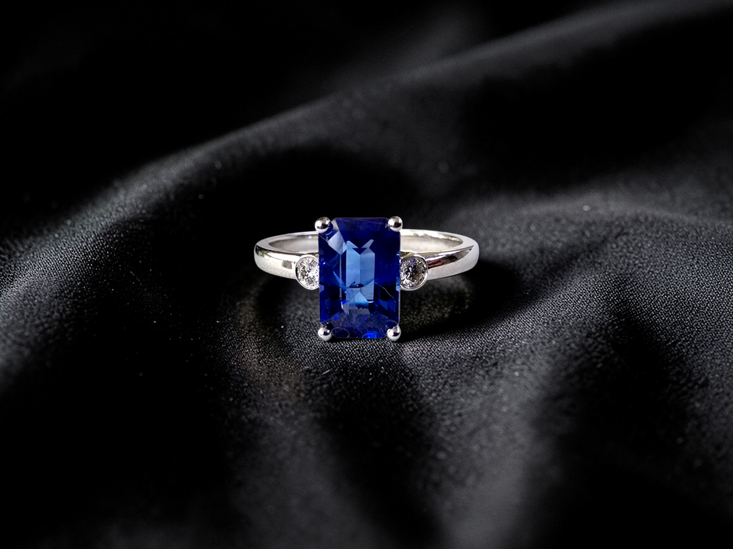 Tsushima Certified 2.02 cts. Natural Cornflower Blue Sapphire Ring with 18K White Gold and White Diamonds Size US 7.5  - R18