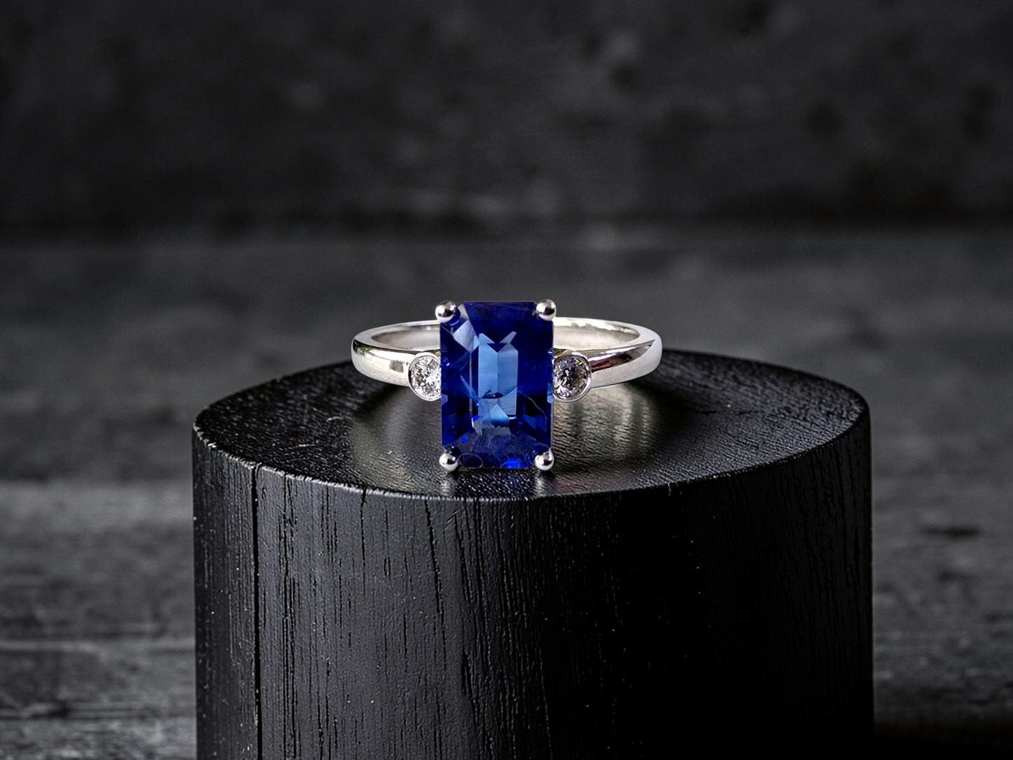 Tsushima Certified 2.02 cts. Natural Cornflower Blue Sapphire Ring with 18K White Gold and White Diamonds Size US 7.5  - R18
