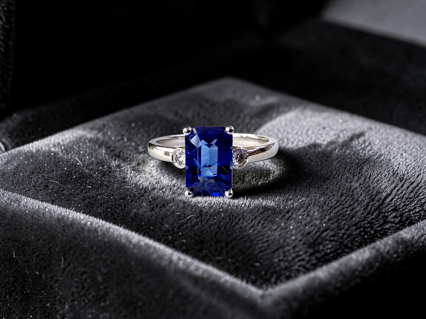 Tsushima Certified 2.02 cts. Natural Cornflower Blue Sapphire Ring with 18K White Gold and White Diamonds Size US 7.5  - R18