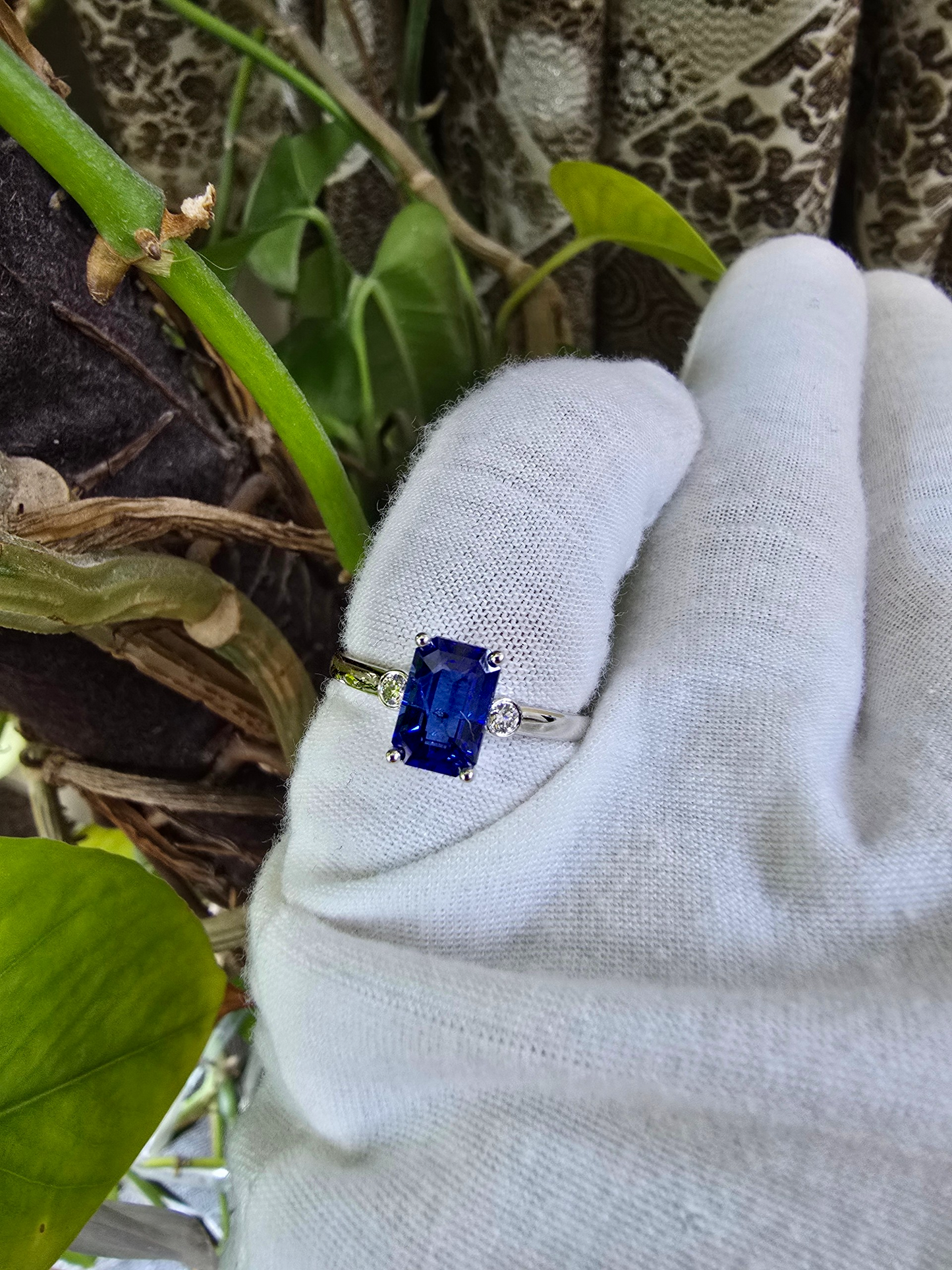 Tsushima Certified 2.02 cts. Natural Cornflower Blue Sapphire Ring with 18K White Gold and White Diamonds Size US 7.5  - R18