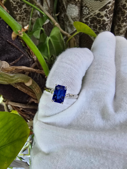 Tsushima Certified 2.02 cts. Natural Cornflower Blue Sapphire Ring with 18K White Gold and White Diamonds Size US 7.5  - R18