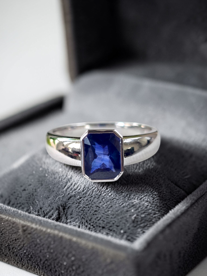 Hekinan Certified 1.72 cts. Natural Royal Blue Sapphire Men's Ring with 18K White Gold Size US 9  - R19
