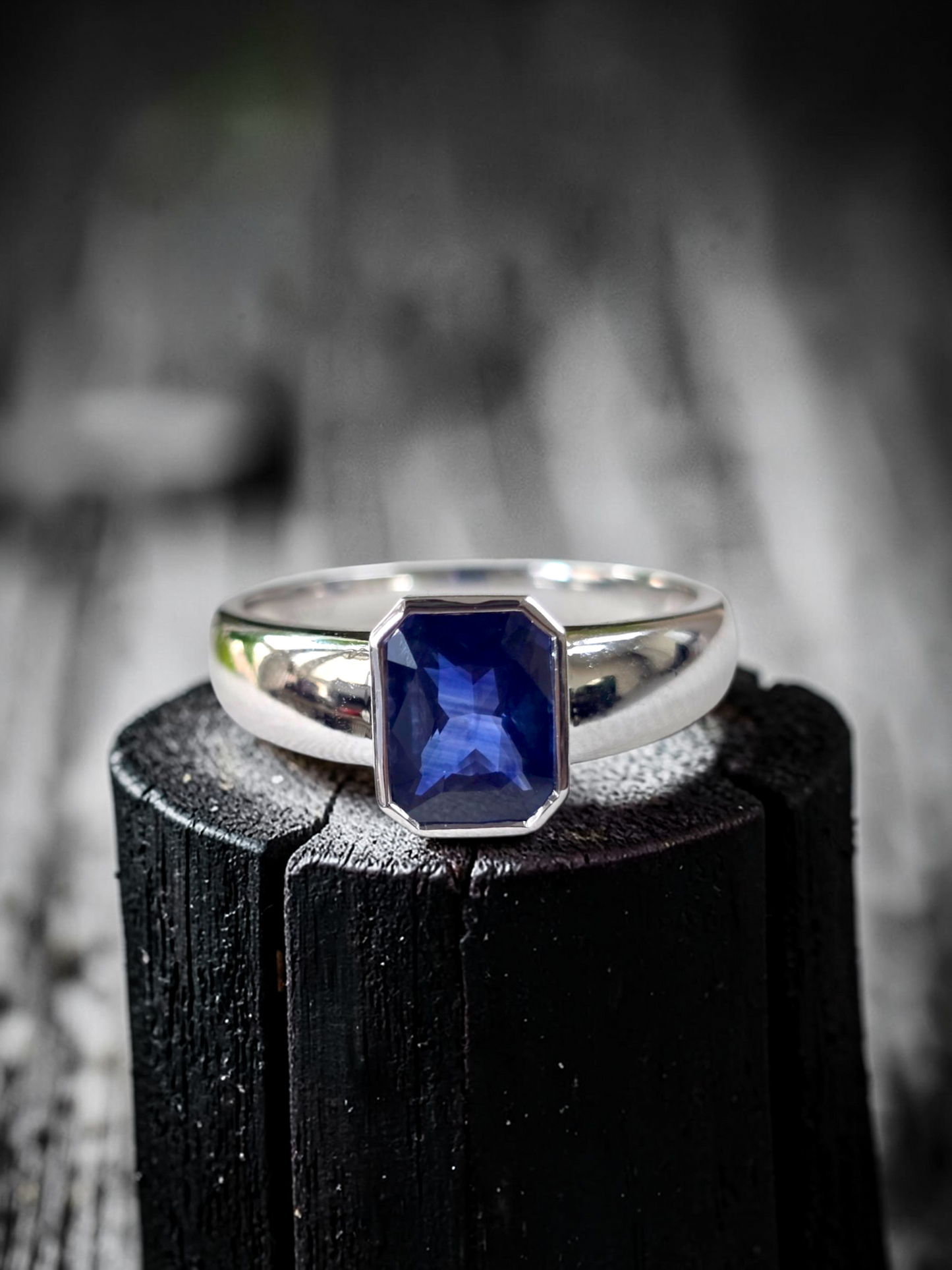 Hekinan Certified 1.72 cts. Natural Royal Blue Sapphire Men's Ring with 18K White Gold Size US 9  - R19