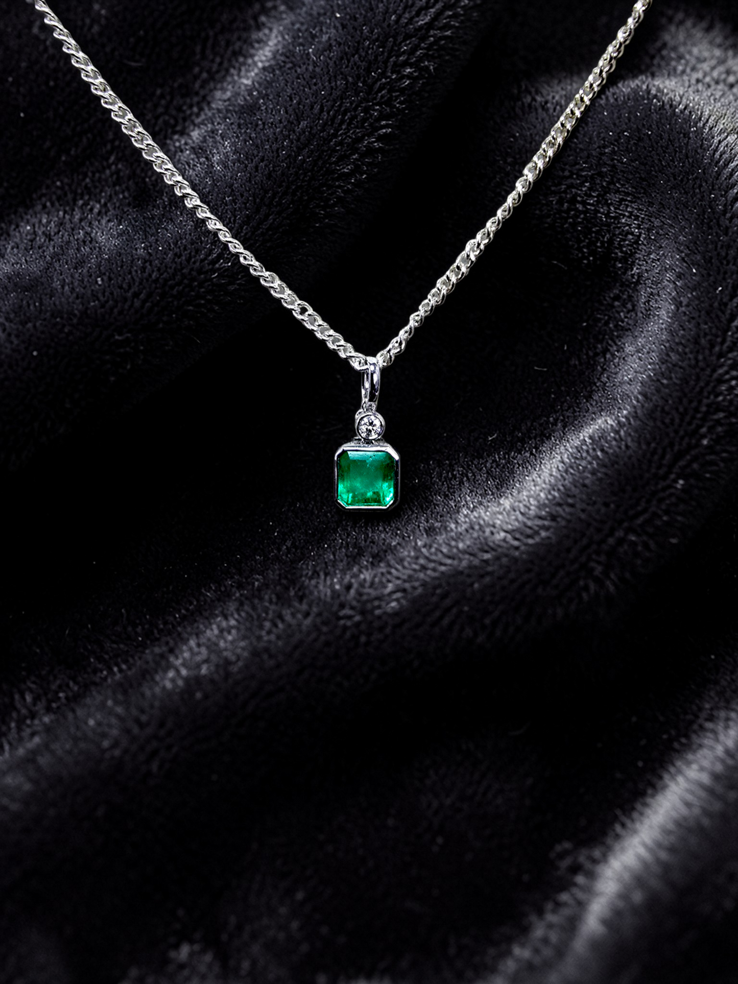Kariya Certified 1.07 cts. Vivid Green Columbian Emerald Charm Pendant with 18K White Gold and White Diamonds - V1