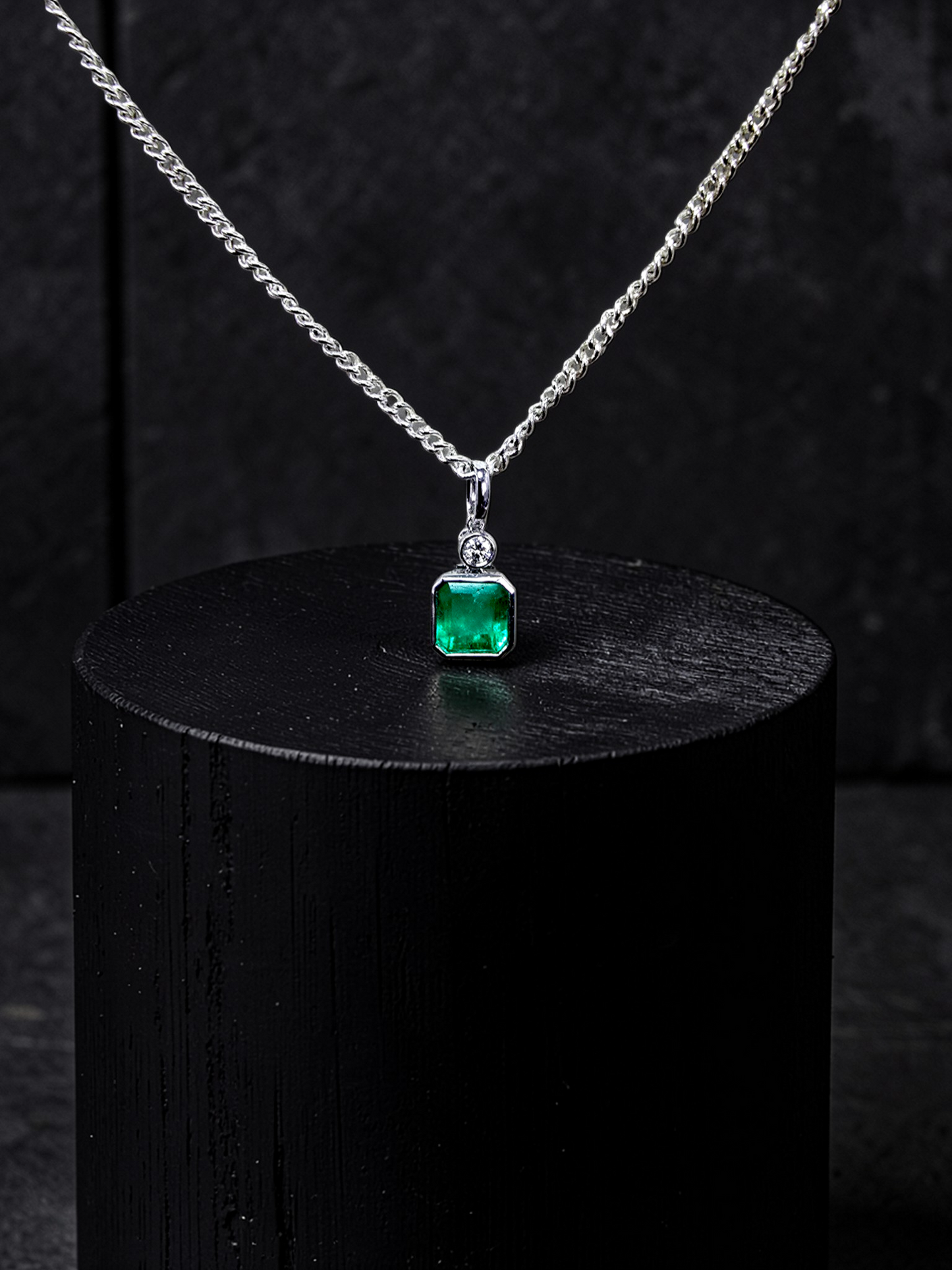 Kariya Certified 1.07 cts. Vivid Green Columbian Emerald Charm Pendant with 18K White Gold and White Diamonds - V1
