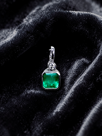 Kariya Certified 1.07 cts. Vivid Green Columbian Emerald Charm Pendant with 18K White Gold and White Diamonds - V1