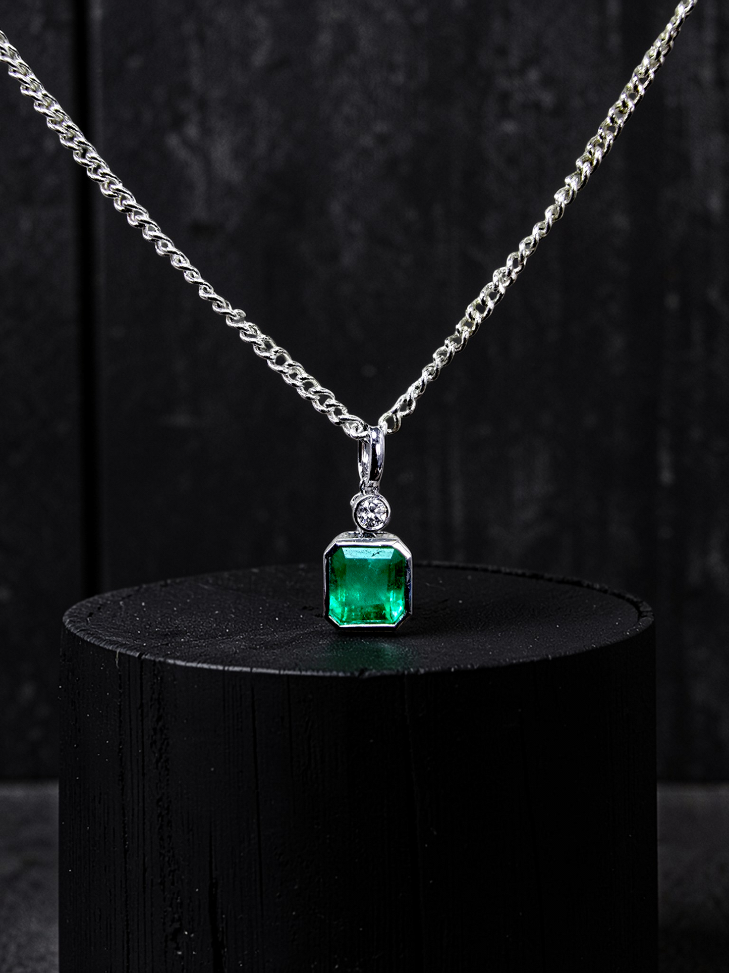 Kariya Certified 1.07 cts. Vivid Green Columbian Emerald Charm Pendant with 18K White Gold and White Diamonds - V1
