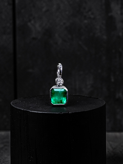 Kariya Certified 1.07 cts. Vivid Green Columbian Emerald Charm Pendant with 18K White Gold and White Diamonds - V1