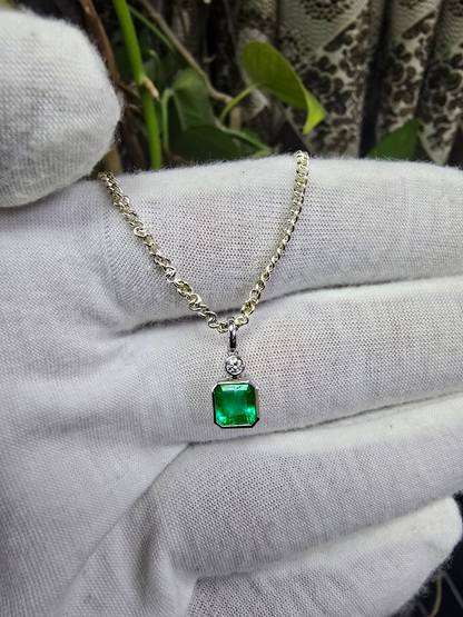 Kariya Certified 1.07 cts. Vivid Green Columbian Emerald Charm Pendant with 18K White Gold and White Diamonds - V1