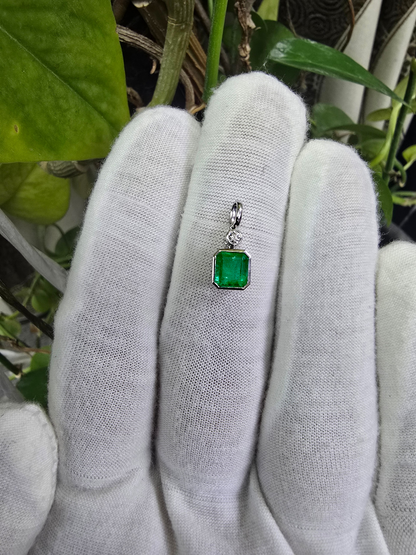Kariya Certified 1.07 cts. Vivid Green Columbian Emerald Charm Pendant with 18K White Gold and White Diamonds - V1
