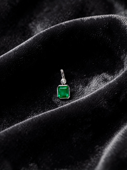 Kariya Certified 1.07 cts. Vivid Green Columbian Emerald Charm Pendant with 18K White Gold and White Diamonds - V1