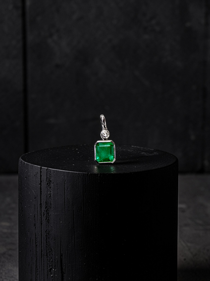 Kariya Certified 1.07 cts. Vivid Green Columbian Emerald Charm Pendant with 18K White Gold and White Diamonds - V1
