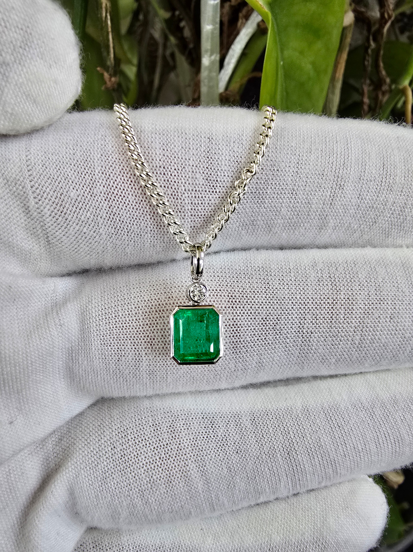 Kariya Certified 1.33 cts. Vivid Green Columbian Emerald Charm Pendant with 18K White Gold and White Diamonds - V2