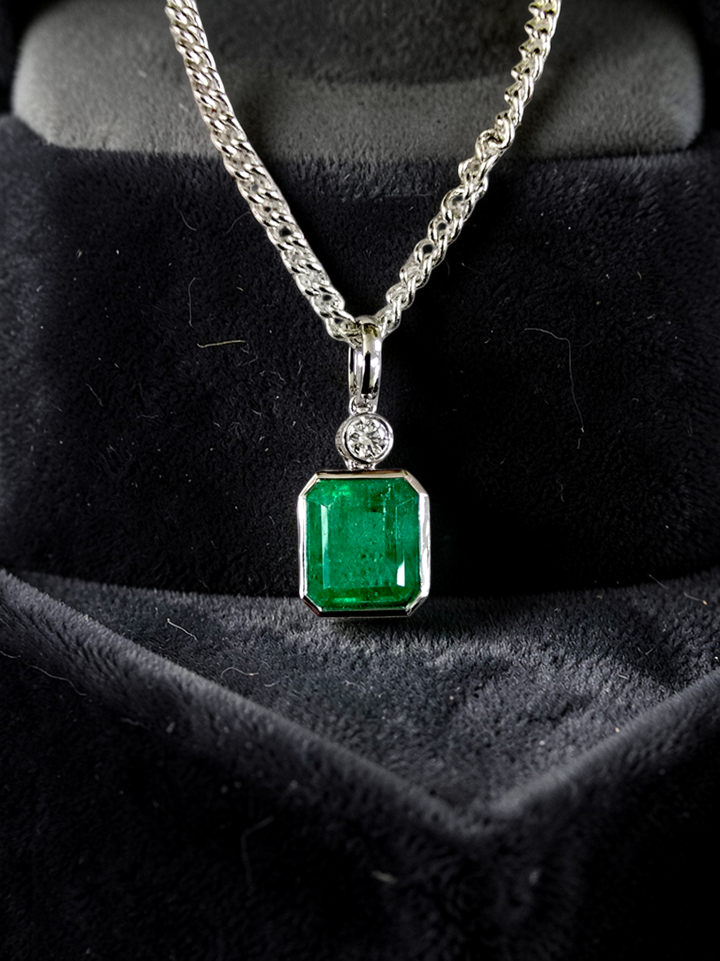 Kariya Certified 1.33 cts. Vivid Green Columbian Emerald Charm Pendant with 18K White Gold and White Diamonds - V2
