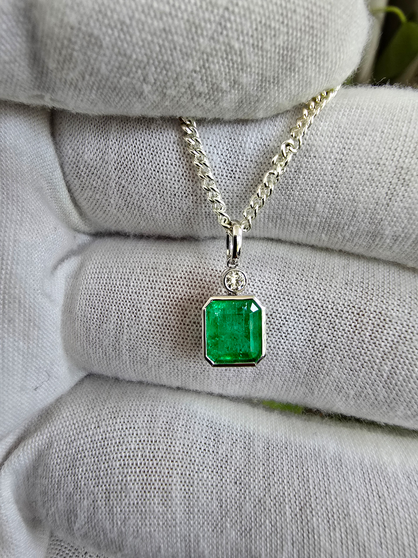 Kariya Certified 1.33 cts. Vivid Green Columbian Emerald Charm Pendant with 18K White Gold and White Diamonds - V2