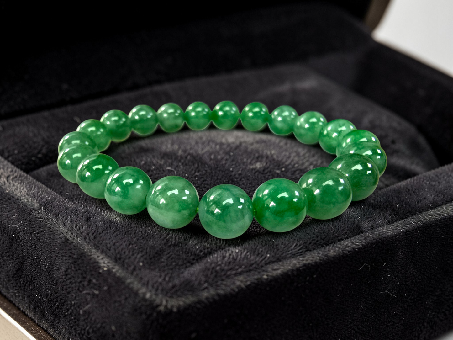 Certified Japanese Vivid Imperial Green Burmese A-Jade Beaded Bracelet (MADE IN JAPAN) (9.50 mm Each x 21 beads) 05050
