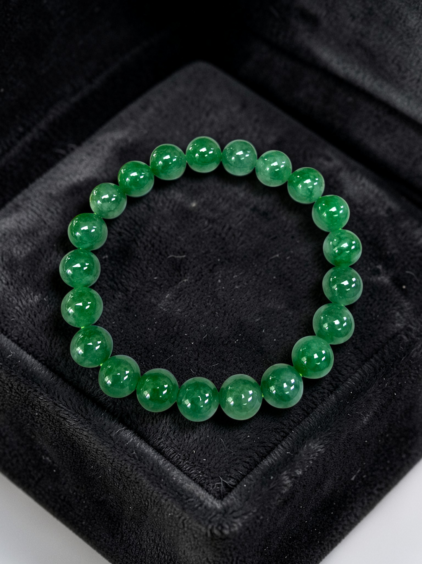 Certified Japanese Vivid Imperial Green Burmese A-Jade Beaded Bracelet (MADE IN JAPAN) (9.50 mm Each x 21 beads) 05050