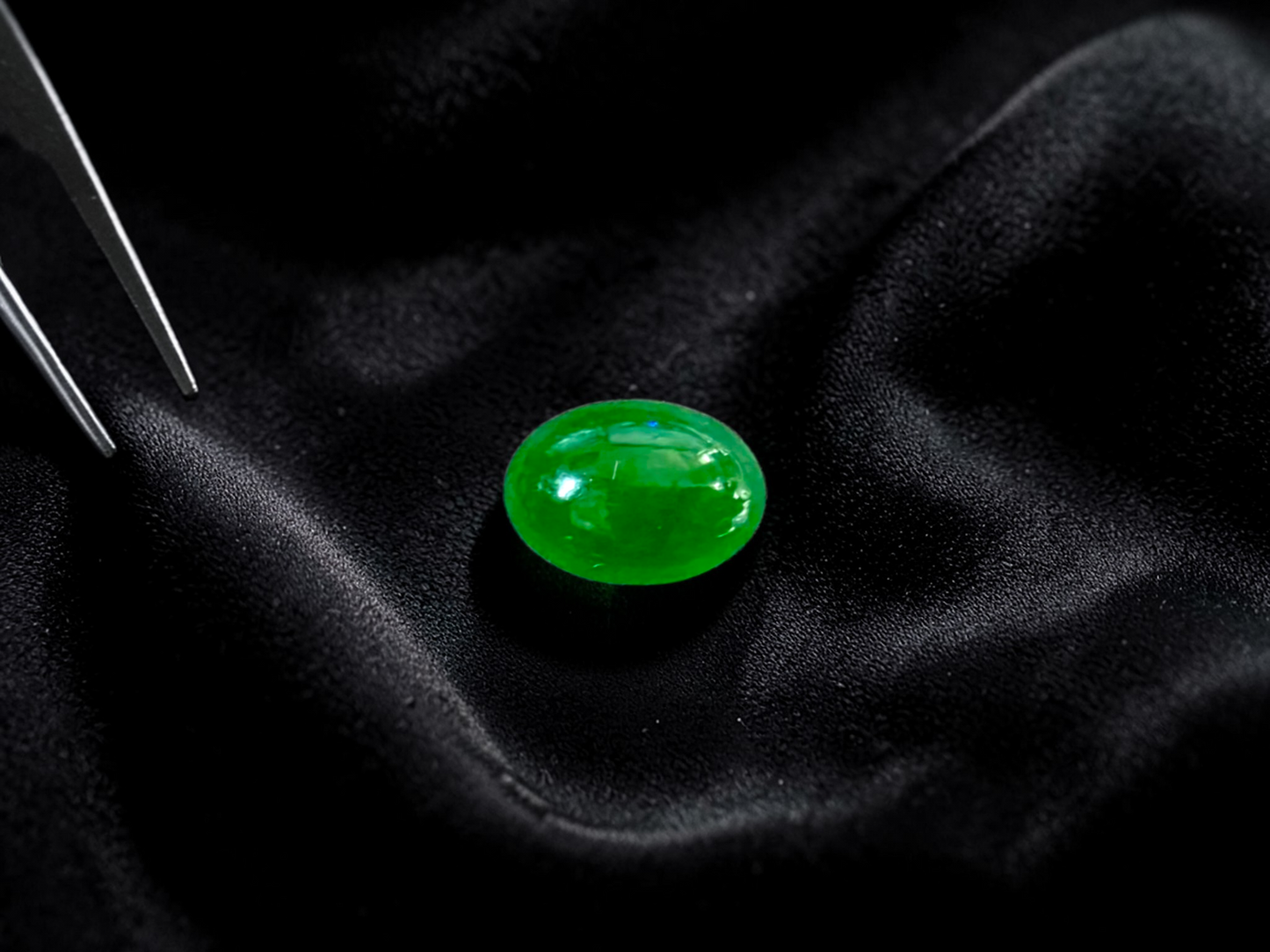 Certified MADE IN JAPAN 1.20 cts. Intense Bright Imperial Green Burmese A-Jadeite Oval Cabochon Loose Stone LS33