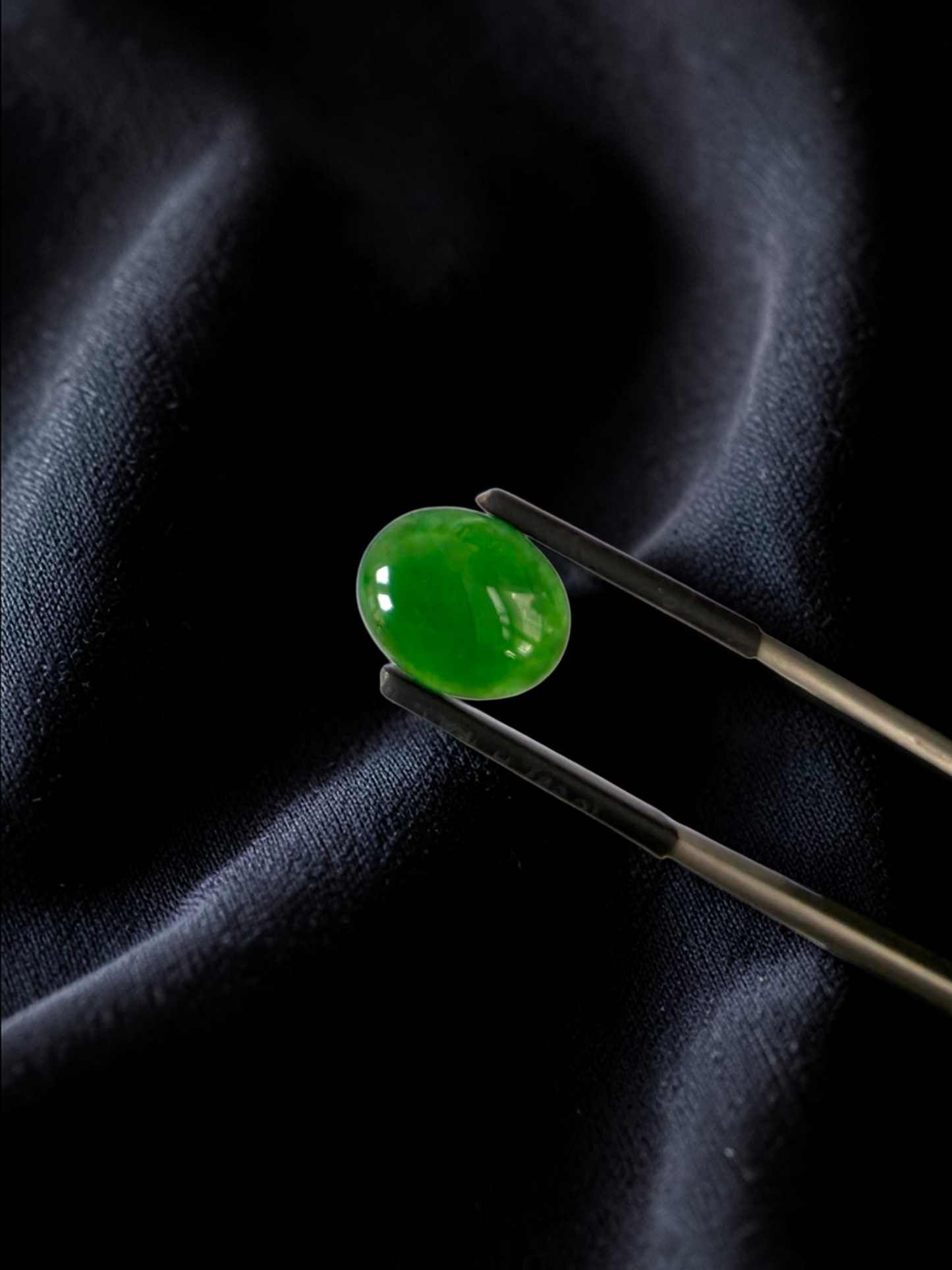 Certified MADE IN JAPAN 4.80 cts. Green Burmese A-Jadeite Oval Cabochon Loose Stone LS34