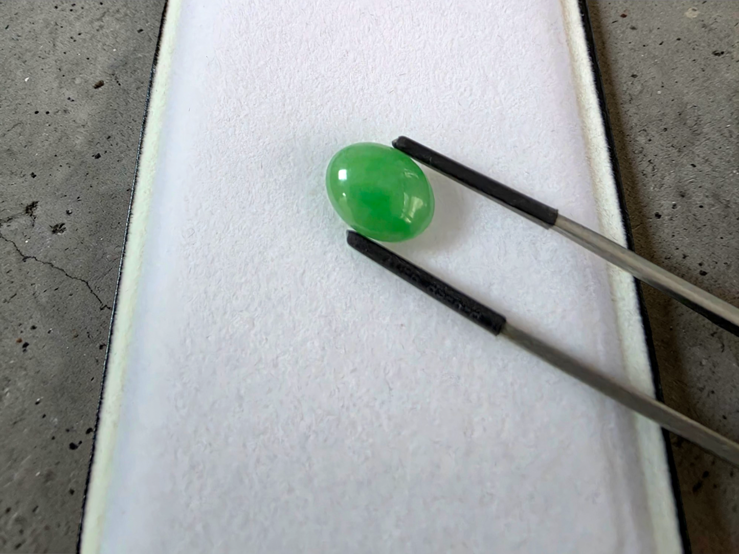 Certified MADE IN JAPAN 4.69 cts. Light Green Burmese A-Jadeite Oval Cabochon Loose Stone LS35