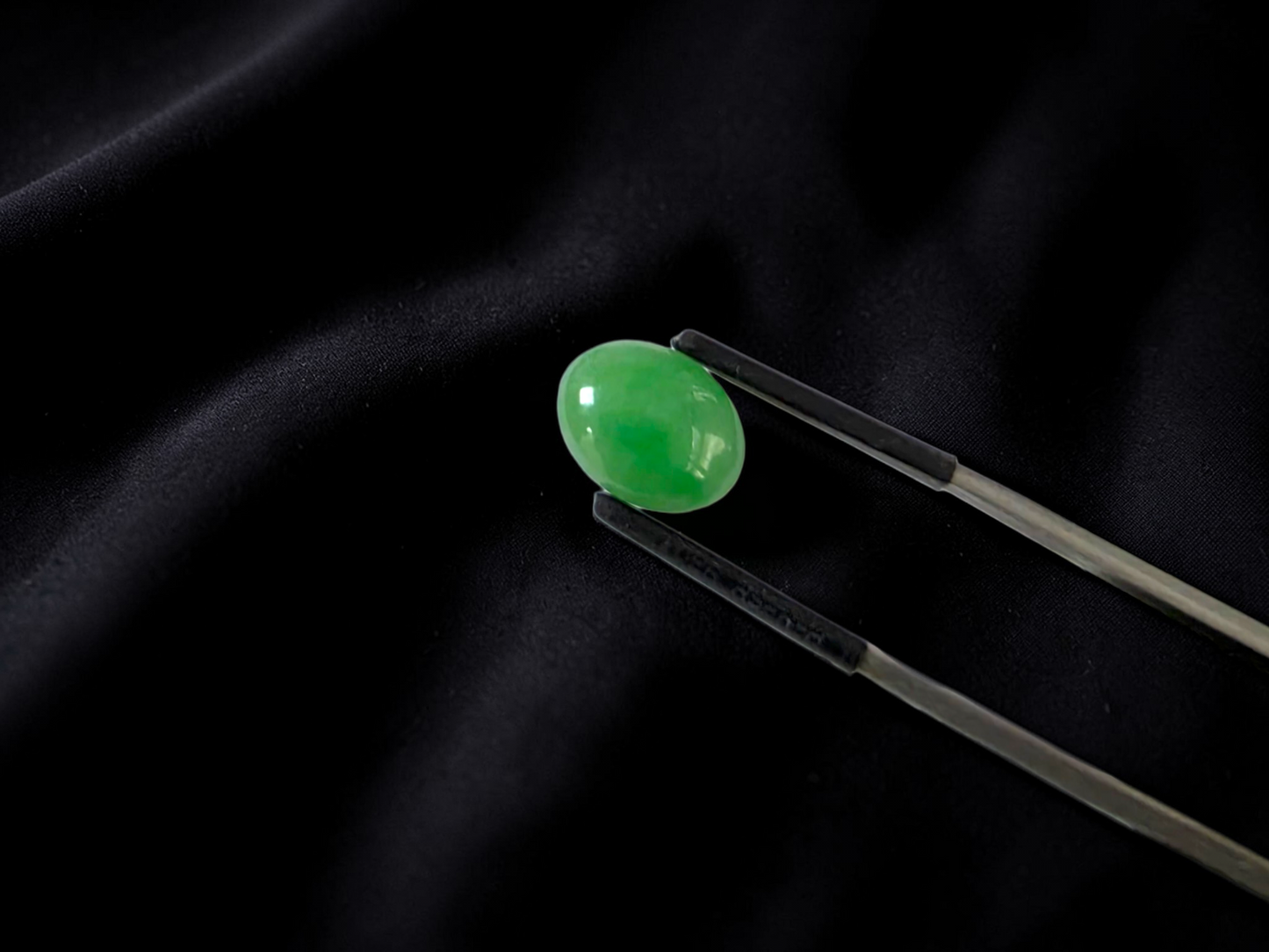 Certified MADE IN JAPAN 4.69 cts. Light Green Burmese A-Jadeite Oval Cabochon Loose Stone LS35