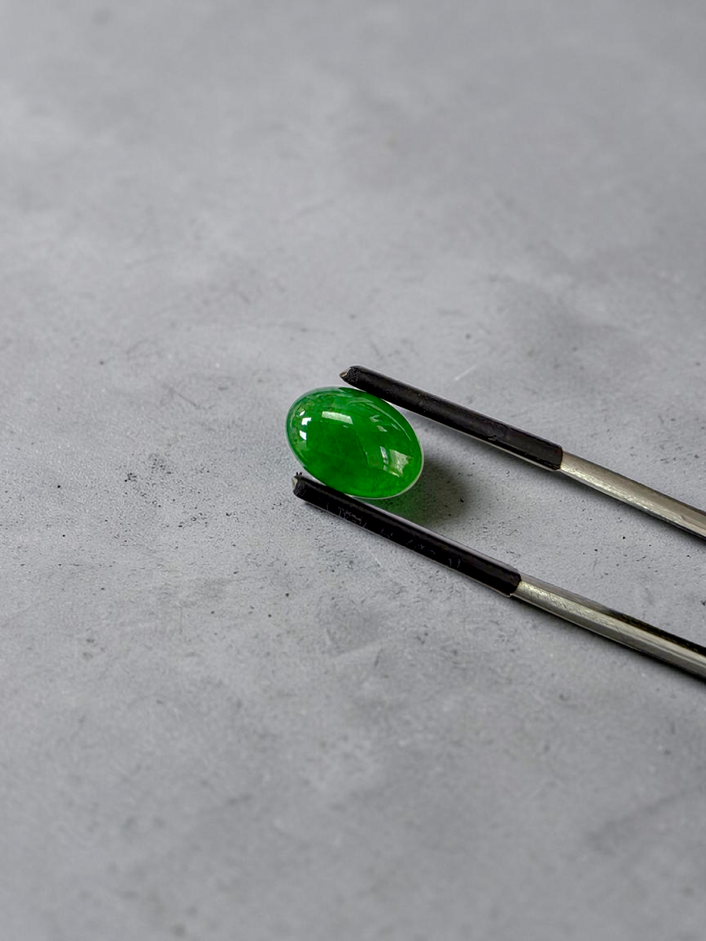 Certified MADE IN JAPAN 3.95 cts. Intense Imperial Green Burmese A-Jadeite Oval Cabochon Loose Stone LS41