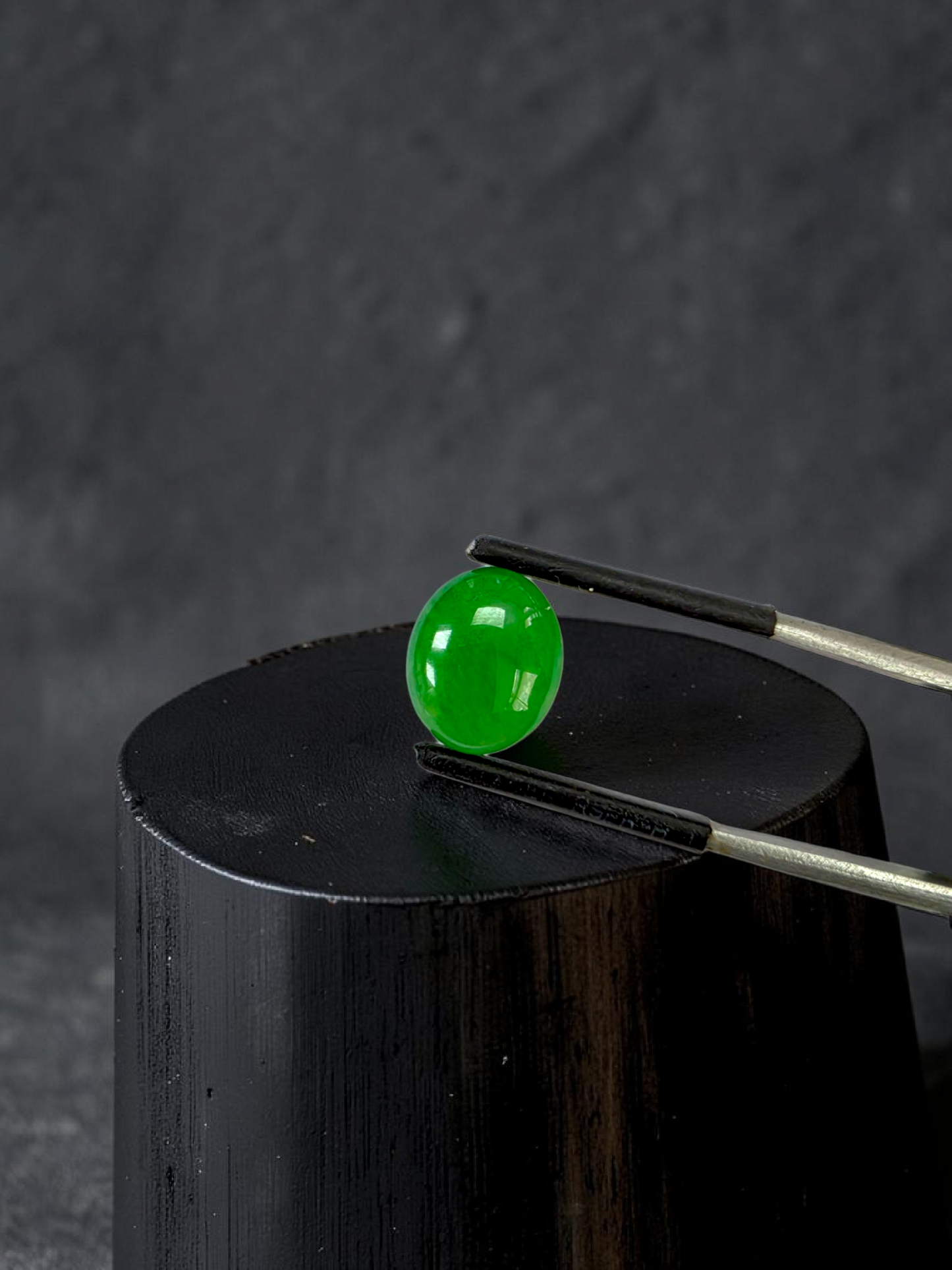 Certified MADE IN JAPAN 4.41 cts. Intense Vivid Imperial Green Burmese A-Jadeite Oval Cabochon Loose Stone LS44