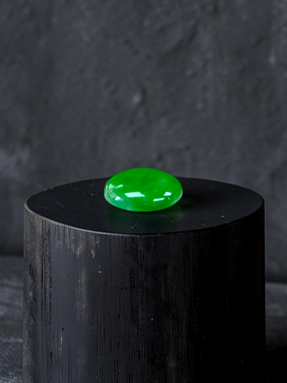 Certified MADE IN JAPAN 4.41 cts. Intense Vivid Imperial Green Burmese A-Jadeite Oval Cabochon Loose Stone LS44