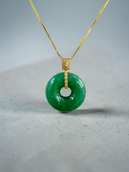 Obu Round Vivid-Imperial Green Burmese A-Jadeite 21.50 mm Donut Charm Pendant (with 18K Yellow Gold and White Diamonds) - Certified