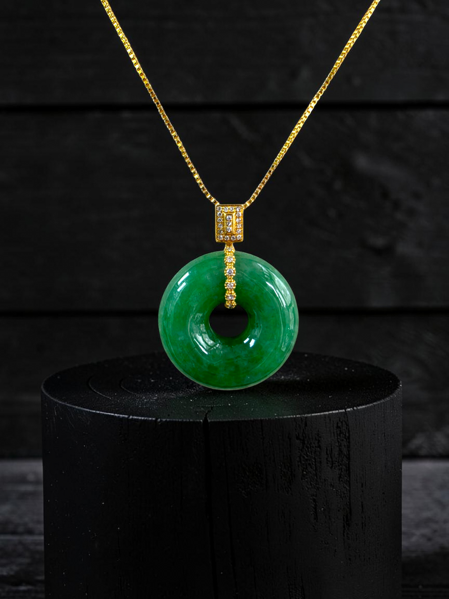 Obu Round Vivid-Imperial Green Burmese A-Jadeite 21.50 mm Donut Charm Pendant (with 18K Yellow Gold and White Diamonds) - Certified