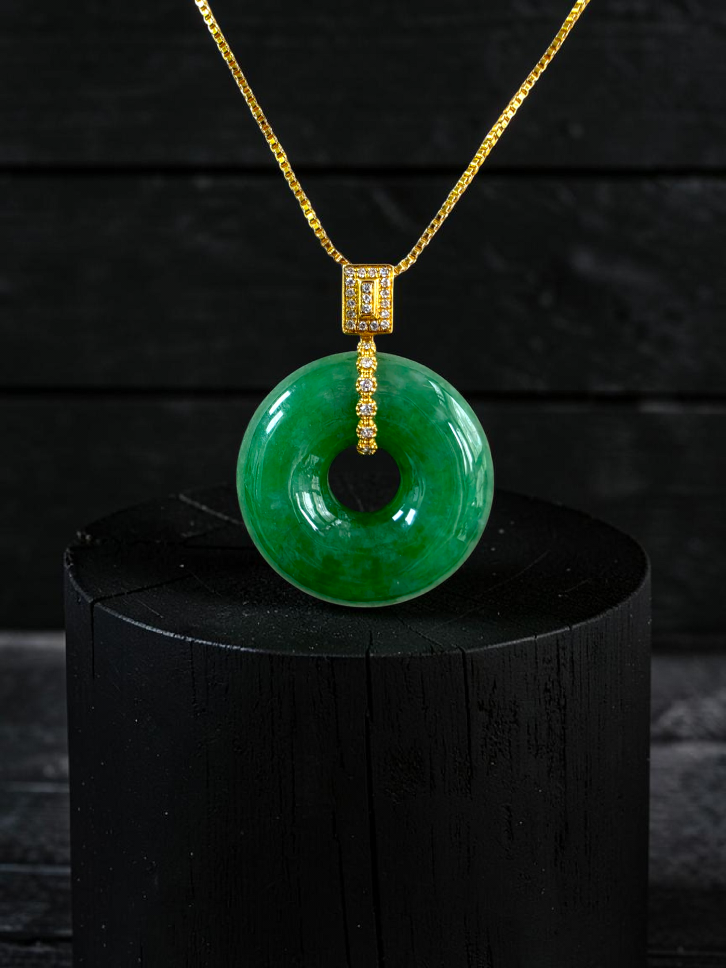 Obu Round Vivid-Imperial Green Burmese A-Jadeite 21.50 mm Donut Charm Pendant (with 18K Yellow Gold and White Diamonds) - Certified