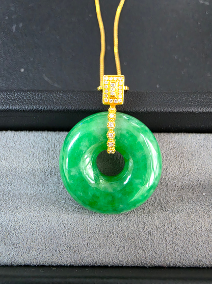 Obu Round Vivid-Imperial Green Burmese A-Jadeite 21.50 mm Donut Charm Pendant (with 18K Yellow Gold and White Diamonds) - Certified