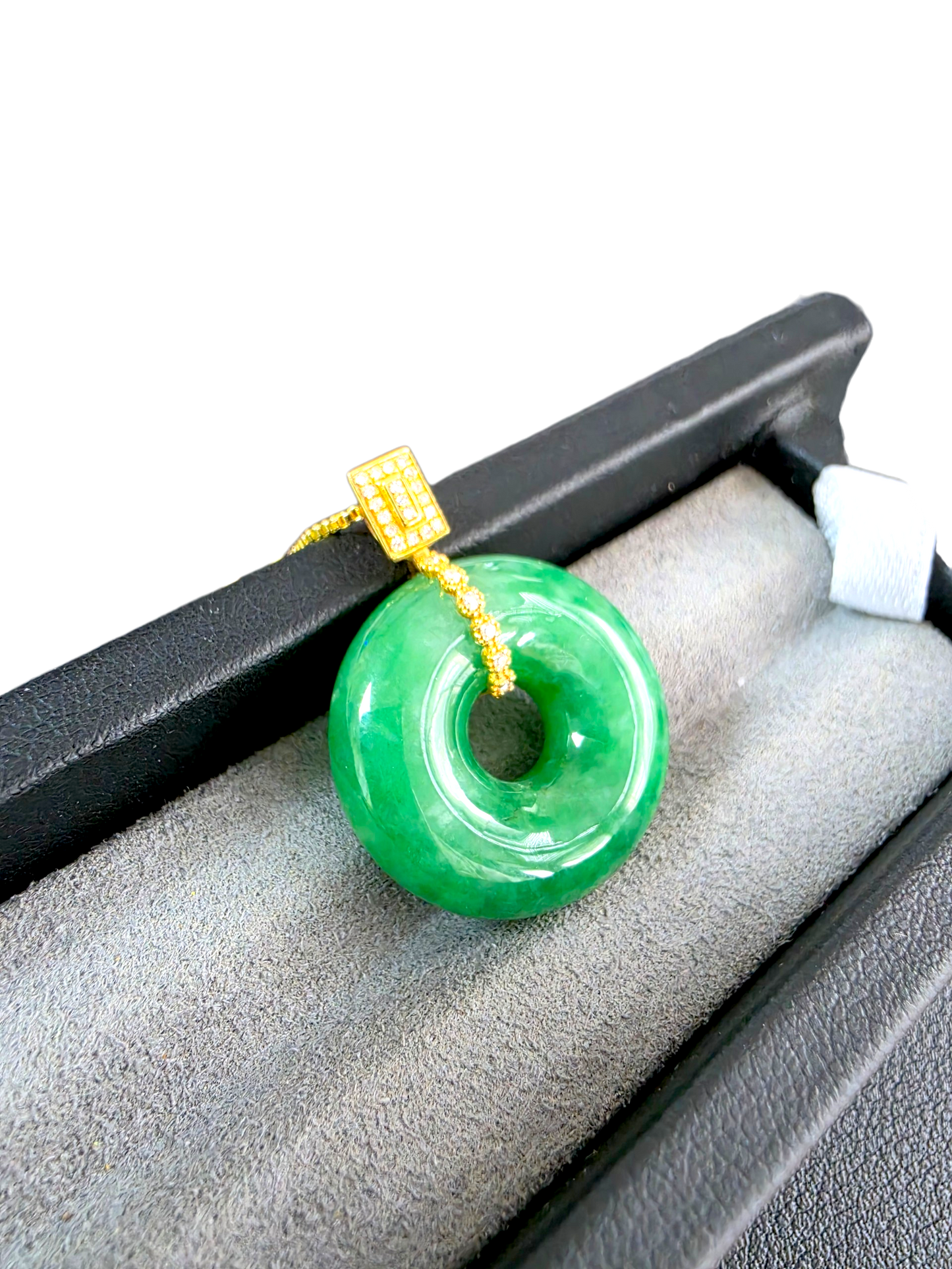 Obu Round Vivid-Imperial Green Burmese A-Jadeite 21.50 mm Donut Charm Pendant (with 18K Yellow Gold and White Diamonds) - Certified