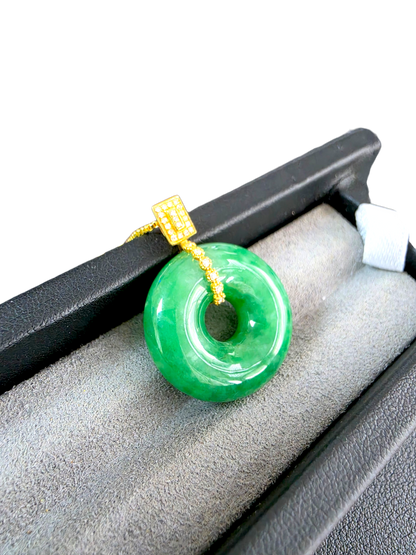 Obu Round Vivid-Imperial Green Burmese A-Jadeite 21.50 mm Donut Charm Pendant (with 18K Yellow Gold and White Diamonds) - Certified