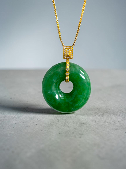 Obu Round Vivid-Imperial Green Burmese A-Jadeite 21.50 mm Donut Charm Pendant (with 18K Yellow Gold and White Diamonds) - Certified