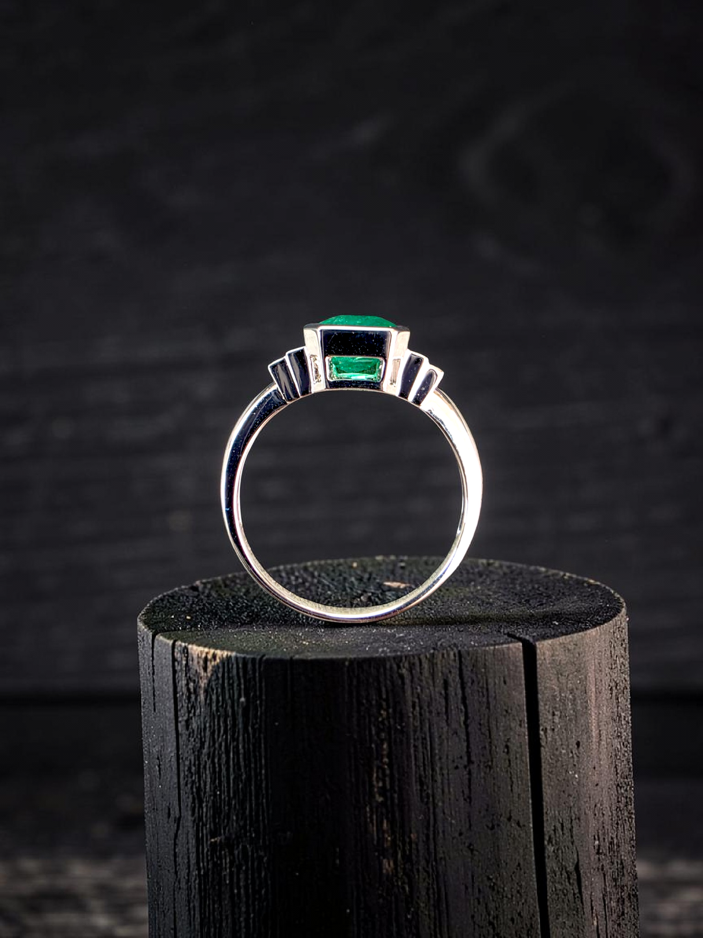 Akita MADE IN JAPAN Certified 2.41 cts. Bright Green Columbian Emerald Ring (with 18K White Gold and White Diamonds) Size US10  - R23