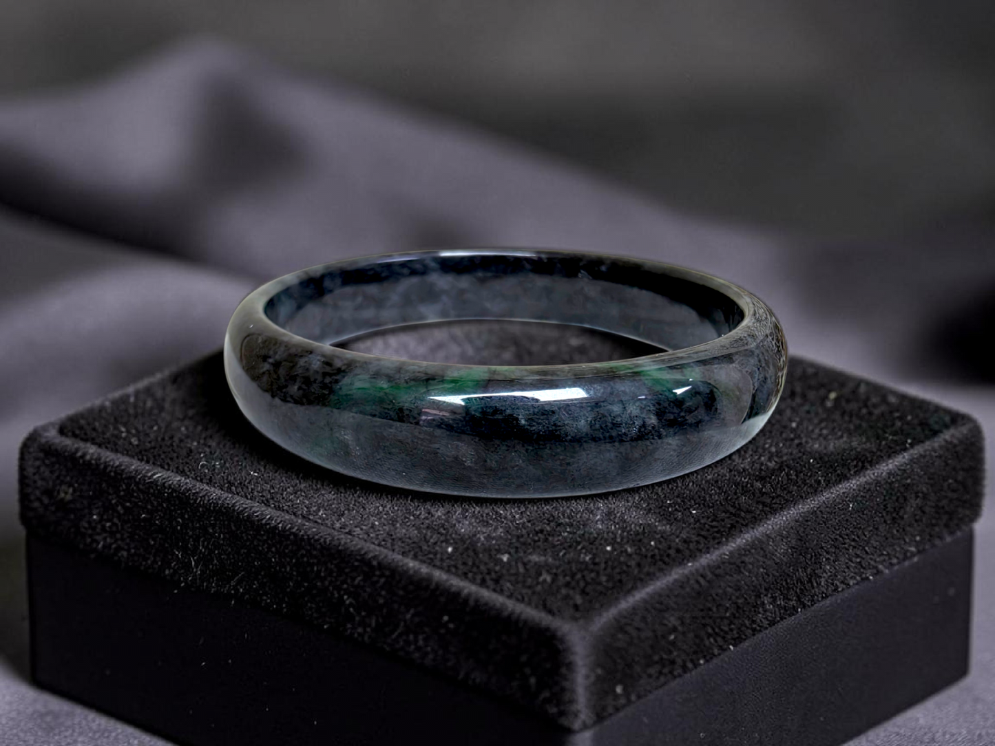 Earth's (MADE IN JAPAN) Burmese Black and Green A-Jade Round Bangle Bracelet - 08841