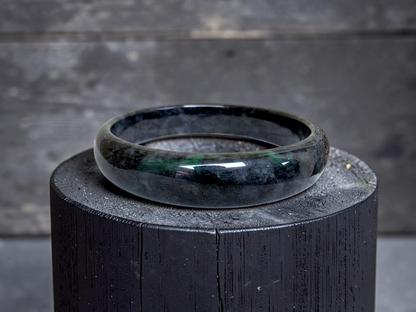 Earth's (MADE IN JAPAN) Burmese Black and Green A-Jade Round Bangle Bracelet - 08841