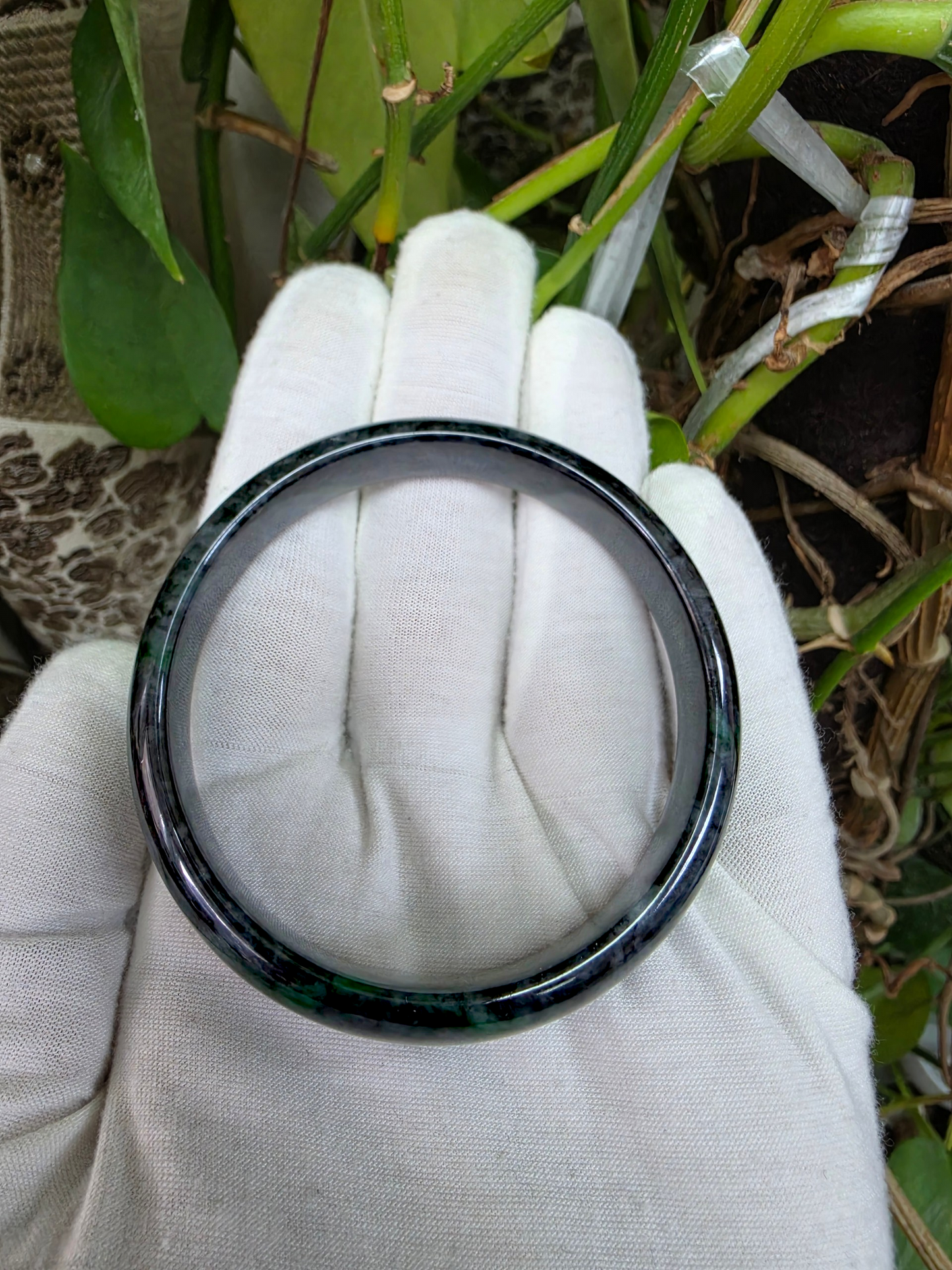 Earth's (MADE IN JAPAN) Burmese Black and Green A-Jade Round Bangle Bracelet - 08841