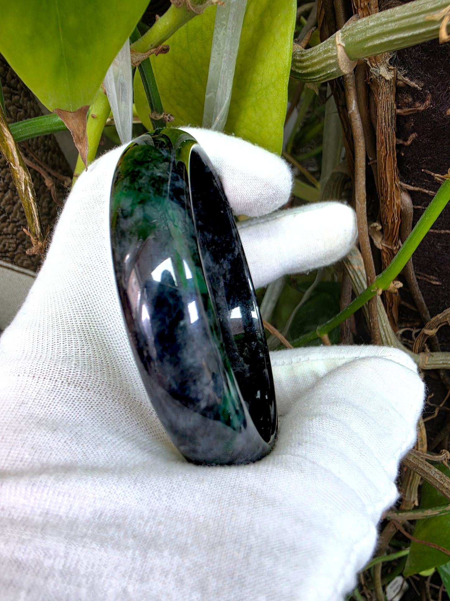 Earth's (MADE IN JAPAN) Burmese Black and Green A-Jade Round Bangle Bracelet - 08841